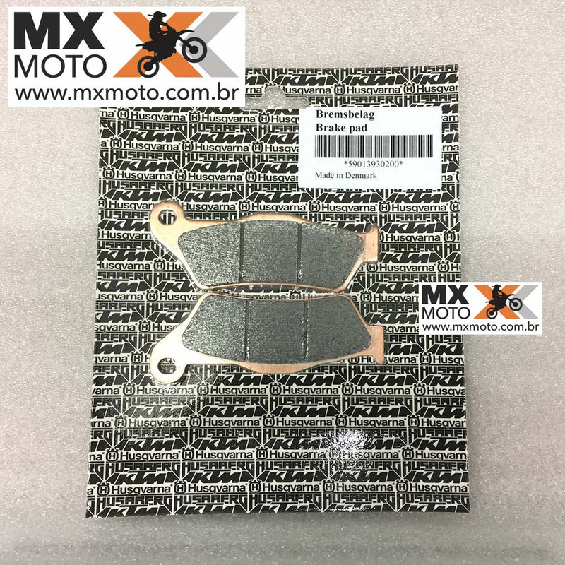 Pastilha de Freio KTM Original DIANTEIRA Sinterizada KTM 2000 a 2026 - Husqvarna 14 a 26 - Husaberg 2011 a 2014 - GAS GAS 21 a 26 - Sherco - TRIUMPH - DUCATI- YAMAHA - 59013930200